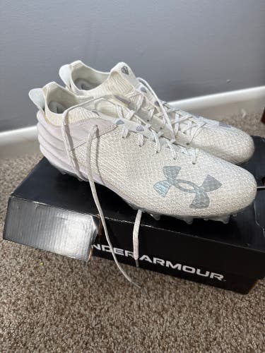 White Men's Size M 10.5 (W 11.5) Adult Under Armour Spotlight Low Top (Used)