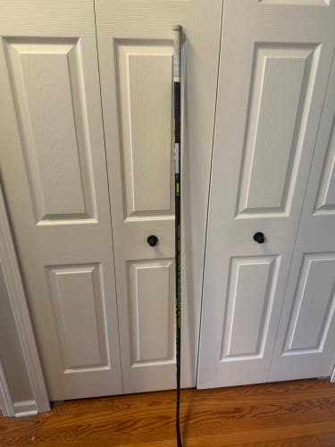 Senior Sher-Wood Rekker Right Handed Hockey Stick P28 68 Flex (Used)