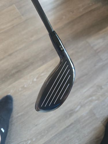Men's Titleist 917 F2 Right Handed Fairway Wood Stiff Flex Loft 18 Graphite Shaft (Used)