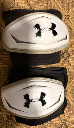 Medium/Large Adult Under Armour Arm Pads (Used)