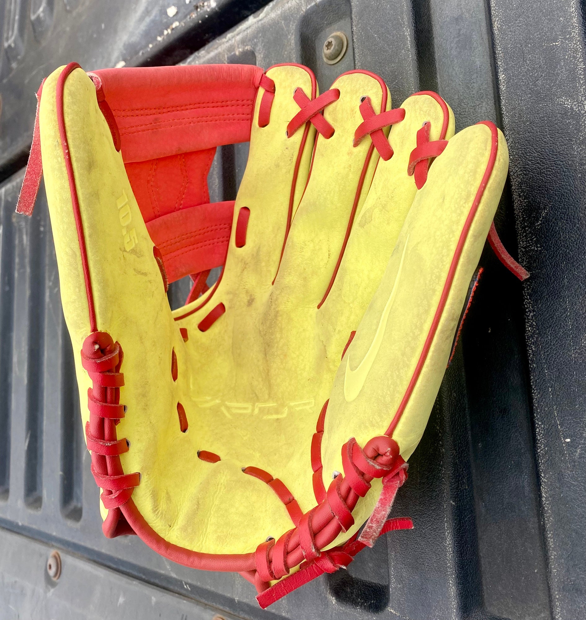 ⭐︎美品⭐︎ Nike MVP EDGE 軟式グローブ イエロー Nike MVP Edge Baseball Gloves & Mitts | New and Used on SidelineSwap