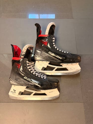 2023 Bauer Vapor X5 Pro Hockey Skates 7.5 (Used)