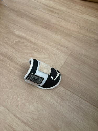 Black Junior EvoShield Elbow Guard Elbow Protection (Used)