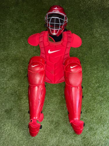Nike Diamond Elite Catcher's Set Red 17”