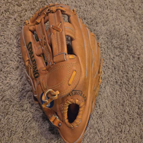 Spalding LH Canton Competition Series Softball/Baseball Glove 14" Nicely made. Game Ready