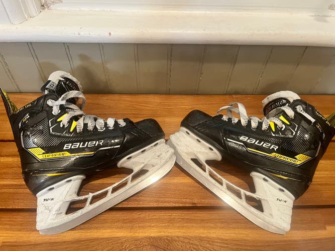 2022 Bauer Supreme M4 Hockey Skates Regular Width 13.5 (Used)