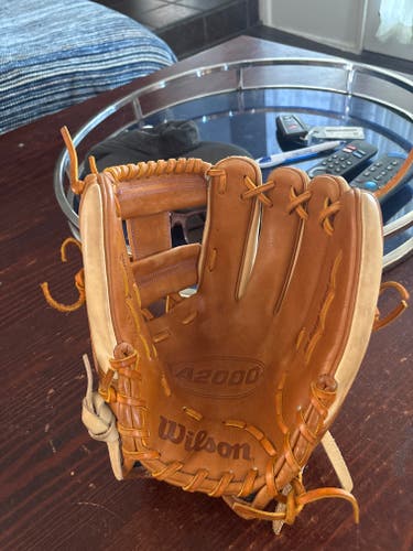 2025 Infield RH Wilson A2000 Baseball Glove 11.75" (New)