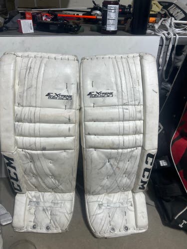 31" 2013 CCM Extreme Flex 500 Goalie Leg Pads (Used)