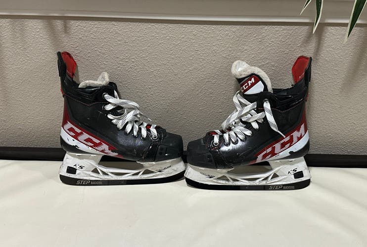 CCM JetSpeed FT4 Hockey Skates Regular Width Size 3 (Used)
