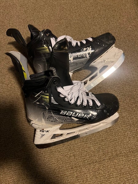 2023 Bauer Vapor Hyperlite 2 Hockey Skates Regular Width Pro Stock 8.5 (Used)