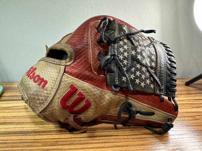 Wilson A2000 RH Baseball Glove 12" (Used)