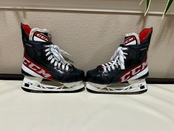 Extra set of steel with skates! CCM JetSpeed FT4 Hockey Skates Regular Width Size 4 (Used)