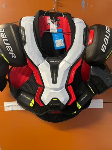 New Bauer Vapor Hyperlite Shoulder Pads Sr Medium