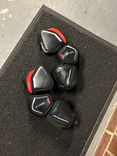 Senior Medium Bauer Vapor 3X Pro Elbow Pads (Used)