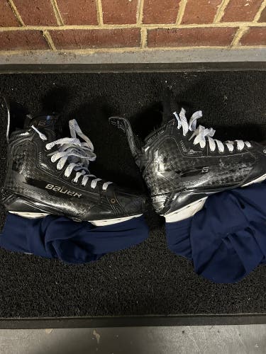 2022 Bauer Supreme Mach Hockey Skates Regular Width 9.5 (Used)