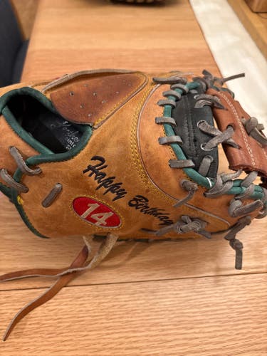 Rawlings RH Baseball Glove 33" (Used)