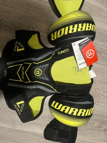 Men's Large Junior Warrior ALPHA LX 20 Shoulder Pads (New)