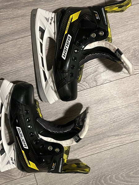 Black 2022 Bauer Supreme M3 Hockey Skates Regular Width Size 4 (Used)