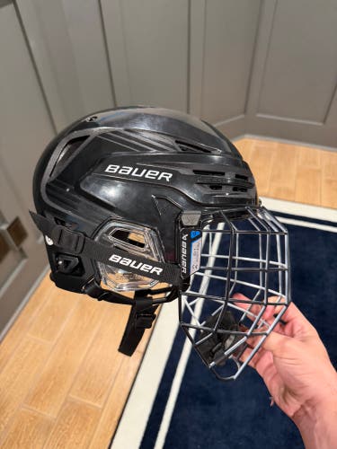 Large Bauer Re-Akt 85 Helmet (Used)