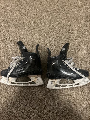 2022 Bauer Supreme Mach Hockey Skates Regular Width Size 5 (Used)
