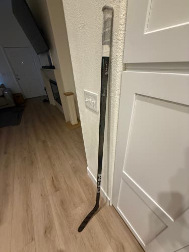 Intermediate CCM JetSpeed FT8 Pro Right Handed Hockey Stick P29 55 Flex (Used)