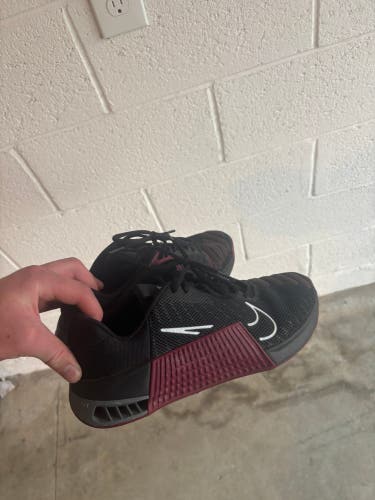 Maroon Men's Size M 9.5 (W 10.5) Adult Nike Metcon 9 Shoes (New)