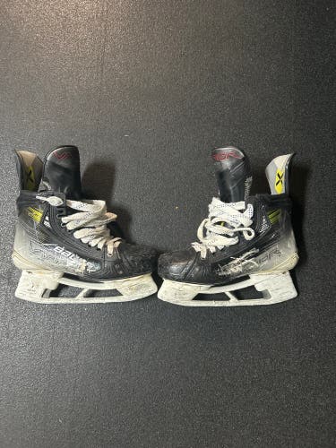 2023 Bauer Vapor Hyperlite 2 Hockey Skates Regular Width Size 6.5 (Used)