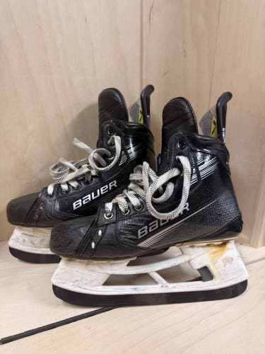 Custom Bauer Black Vapor Hyperlite 2 Pro Stock Skates – Size 7 | With Steel