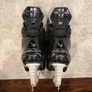 Black 2022 Bauer Supreme Mach Hockey Skates Regular Width Pro Stock 9 (Used)
