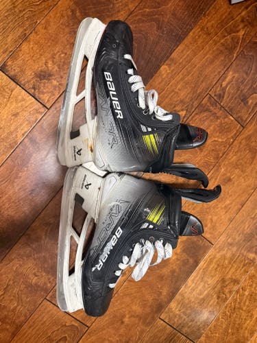 Bauer Hyperlite 2 Skates Size 8.5 Fit 3 + 4 Sets of Premium Steel (LS TI, Step, Flare)
