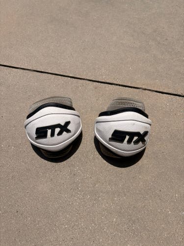 Medium Adult STX Stallion 900 Arm Pads (Used)
