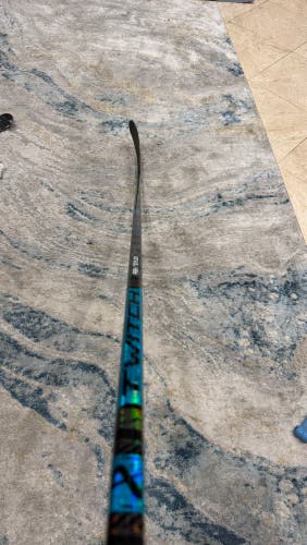 Senior Bauer Twitch Right Handed Hockey Stick P28 70 Flex (New)