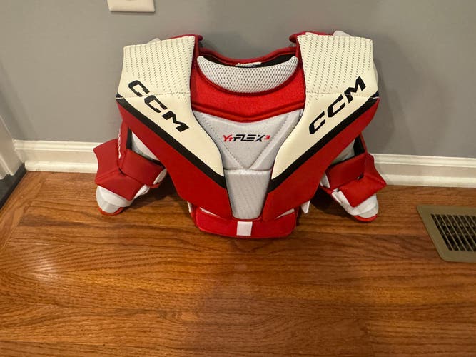Small / Medium CCM YTFlex 3 Goalie Chest Protector (Used)