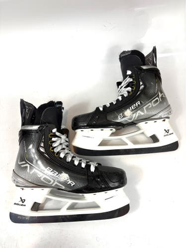 Bauer Vapor Hyperlite Hockey Skates Regular Width Pro Stock 8.5 (Used)