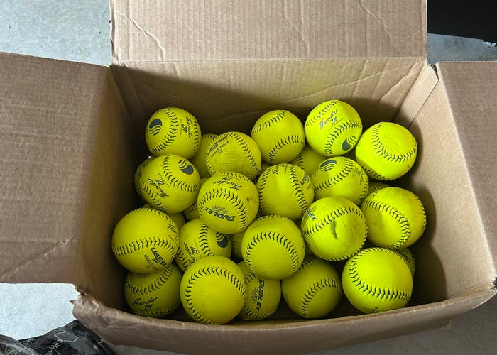 Mens Slowpitch Softballs (30)