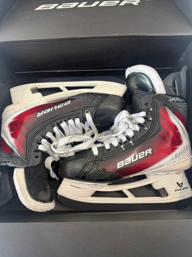 Red 2025 Bauer Vapor Flylite Hockey Skates Regular Width 8.5 (Used)