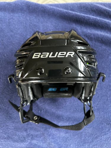 Small Bauer Re-Akt 155 Helmet (Used)