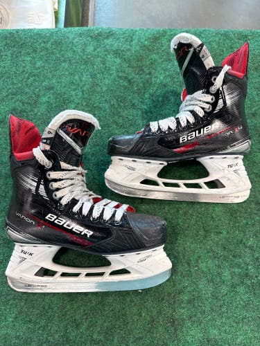 Intermediate Bauer Vapor X4 Hockey Skates (Fit 1) Size 6 (Used)