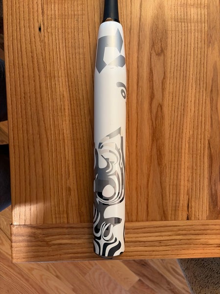 2023 DeMarini Whisper Composite Bat (-10) 22 oz 32" (Used)