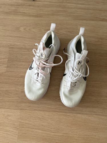 White Unisex Size M 11.0 (W 12.0) Adult Nike Huarache Shoes (Used)