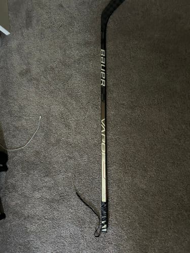 Junior Bauer Vapor Hyperlite Right Handed Hockey Stick P28 50 Flex (Used)