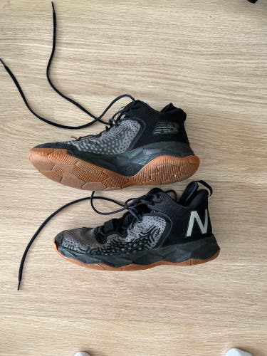 Black Men's Size M 11.0 (W 12.0) Adult New Balance Shoes (Used)