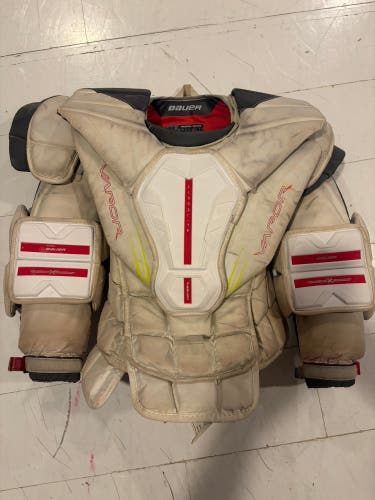 Medium 2023 Bauer Vapor Hyperlite 2 Goalie Chest Protector (Used)