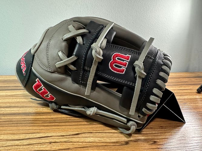 Wilson A1000 RH Baseball Glove 11.75" (New)