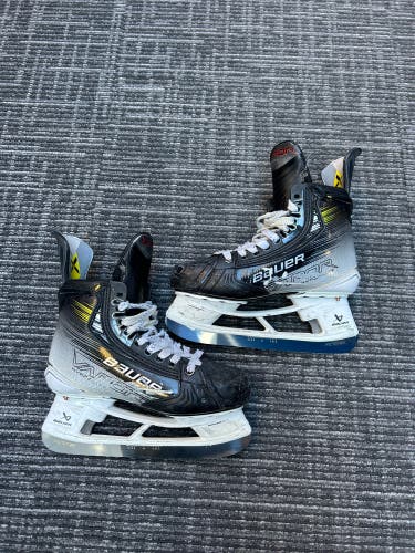 Intermediate Bauer Vapor Hyperlite 2 Hockey Skates | Size 5 Fit 3