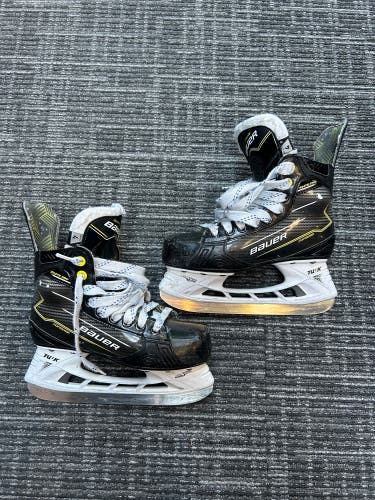 Intermediate Bauer Supreme Ignite Pro Hockey Skates | Size 4