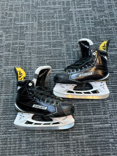Intermediate Bauer Supreme Ignite Pro+ Hockey Skates | Size 4.5
