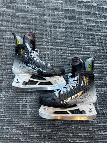Senior Bauer Vapor Hyperlite 2 Hockey Skates | Size 7.5 Fit 1