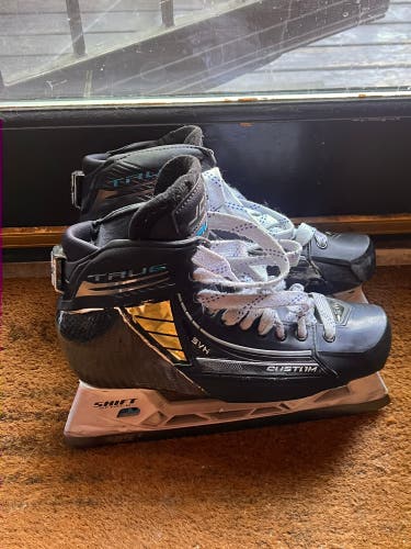 2025 True Custom Pro Hockey Goalie Skates Wide Width Pro Stock 9.5 (Used)