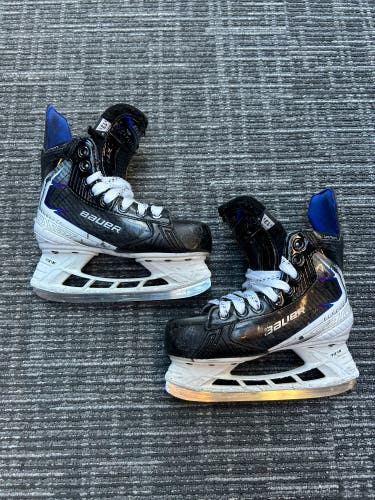 Youth Bauer Vapor Flylite Hockey Skates | Size Y13.5
